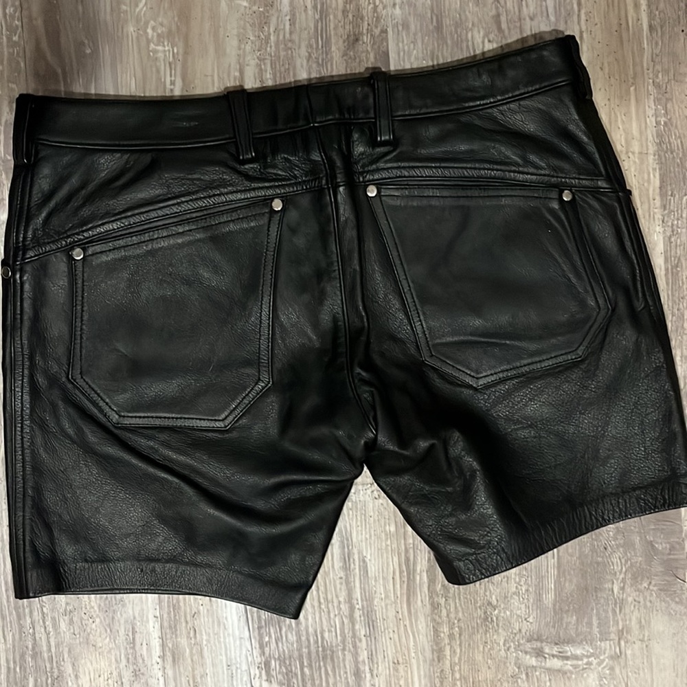 Men’s Leather Short - Picture 3 of 4